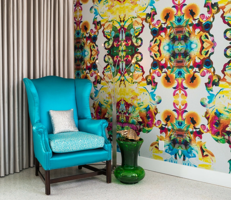 Beau fauteuil turquoise et intérieur éclectique de cette maison intérieur éclectique maison