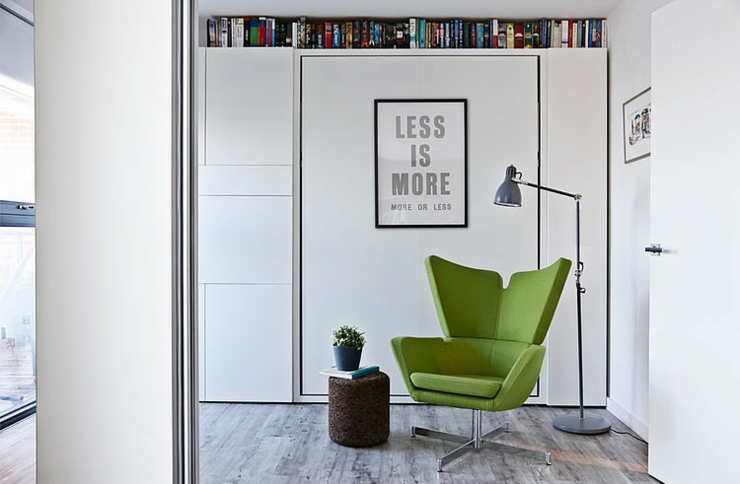 Coin lecture avec fauteuil de style en vert mobilier design intérieur appartement londres