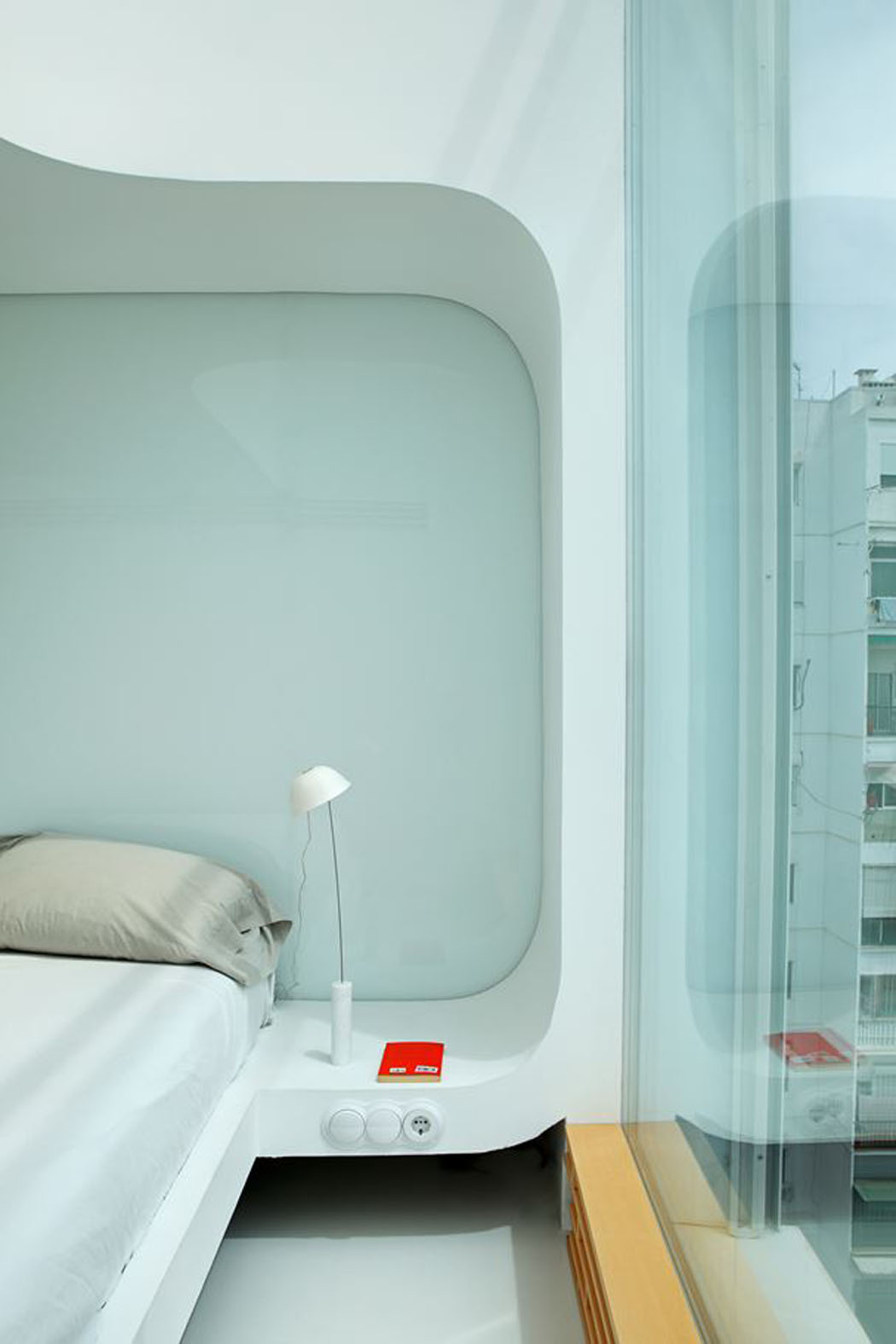 Des lignes épurées, des couleurs sobres, mobilier dépouillé pour un aspect très minimaliste ameublement minimaliste chambre design