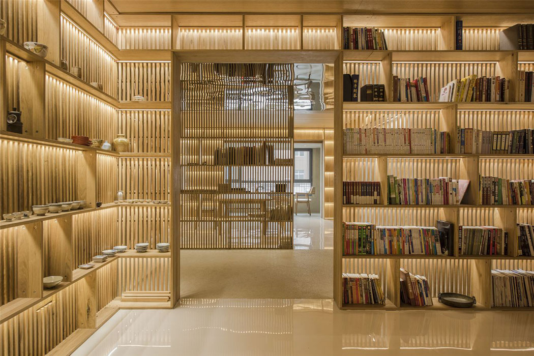 Les bibliothèques font partie des meubles en chêne qui jouent aussi le rôle de cloisons intérieures étagères livres meubles en chêne maison moderne élégante