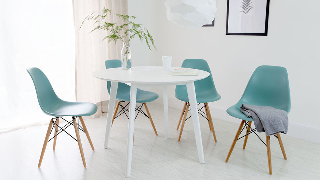 aménagement salle à manger simple stylé chaises eames