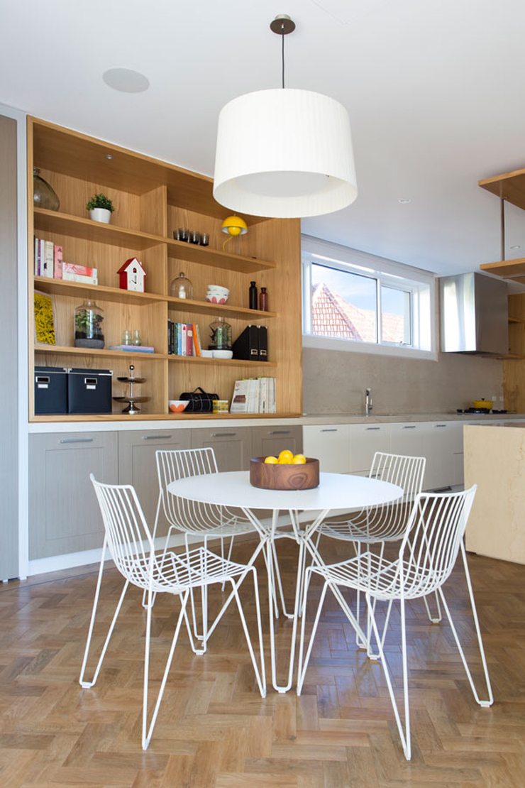 Petite table à manger pour les repas familiaux de tous les jours coin salle à manger cuisine