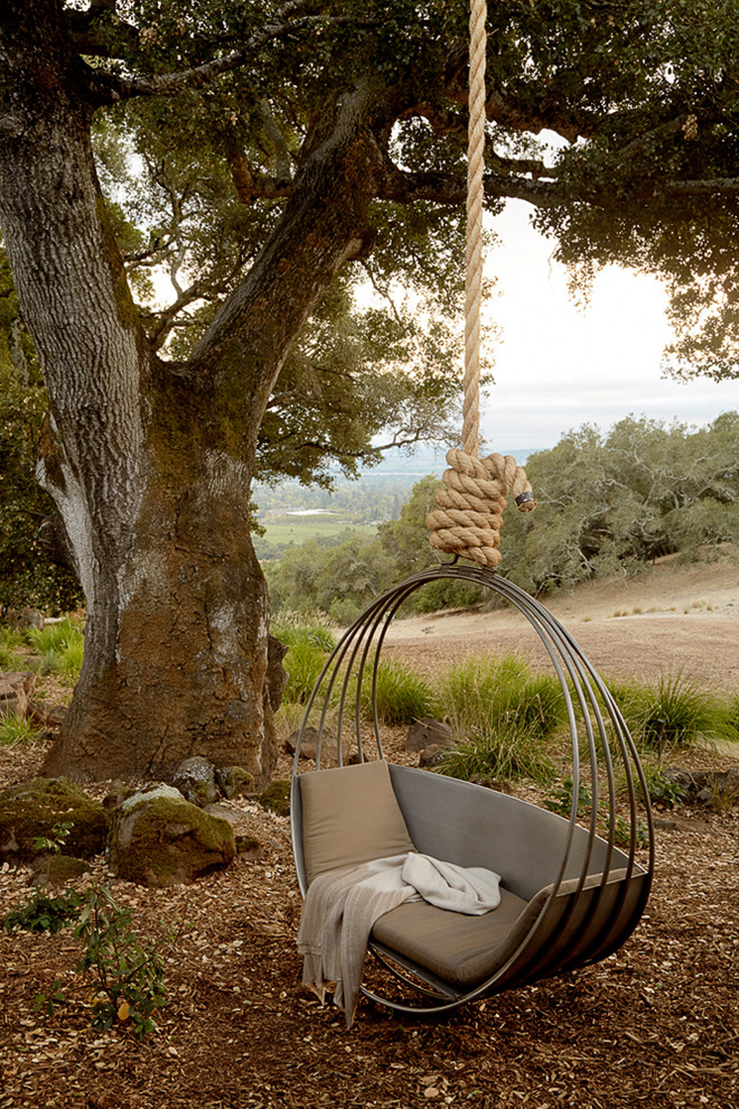 espaces outdoor agréables avec balançoire