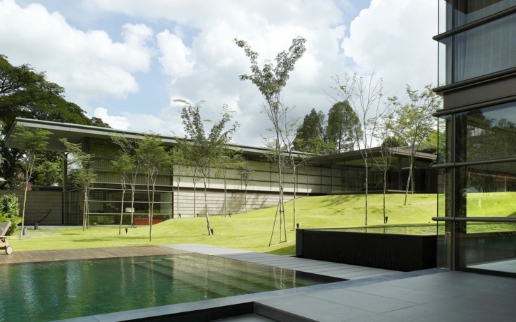Le jardin avec ses piscines à débordement de luxe Maison contemporaine Singapour exception