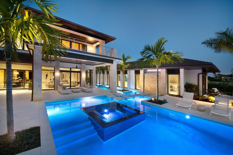 Extérieur d’une résidence de vacances à Naples - Floride piscine extérieure éclairée design