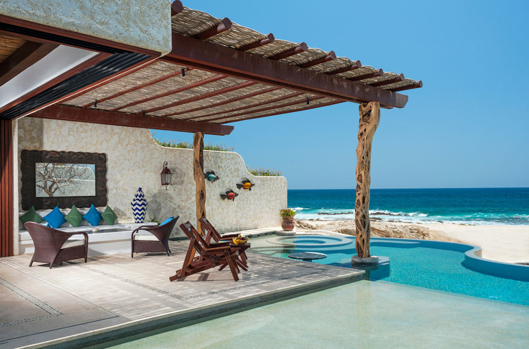 piscine à débordement privée vue sur l'océan