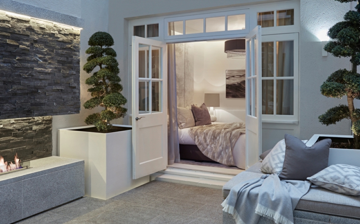 Petit patio transformé en espace zen et relaxe coure intérieure maison citadine londres
