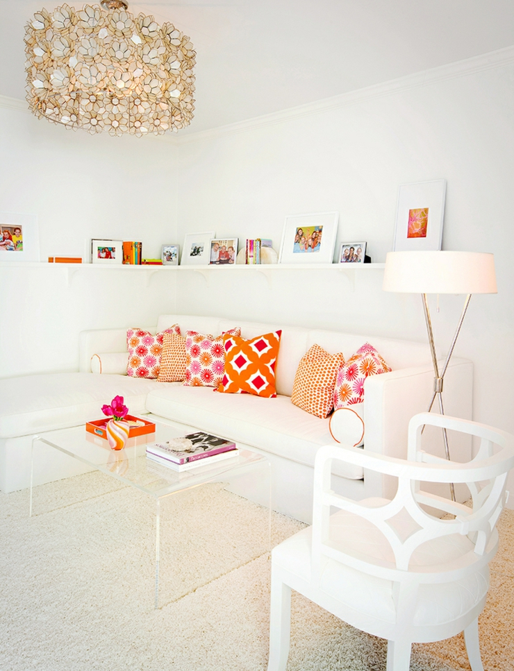 Décor blanc aux touches accessoires orange maison de ville dallas décoration éclectique