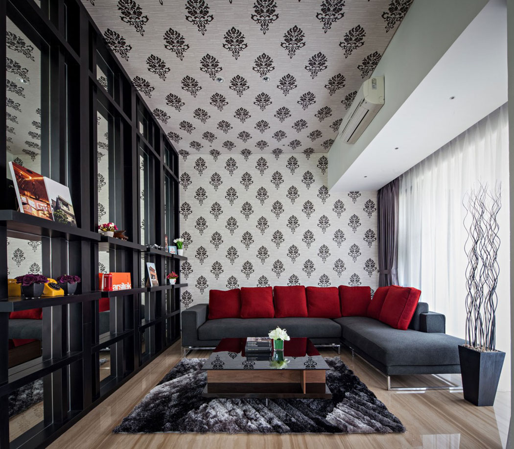 Salon à l’étage à la déco moderne dans des tons sobres rehaussés par des accessoires en rouge décoration intérieure maison d'architecte familiale