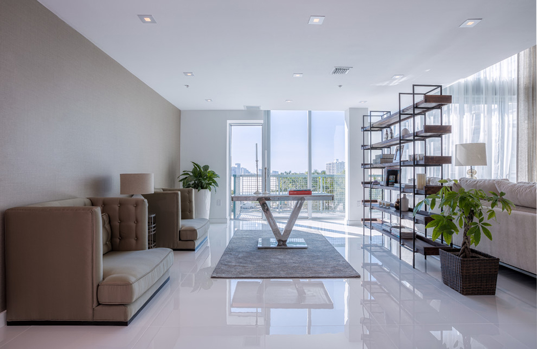 Mobilier original au design élégant pour une ambiance dans l’air du temps espace lumineux et moderne appartement duplex
