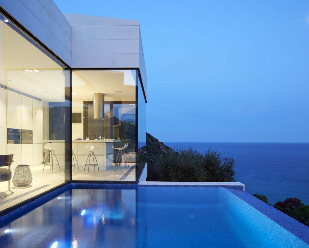 piscine outdoor vue sur mer