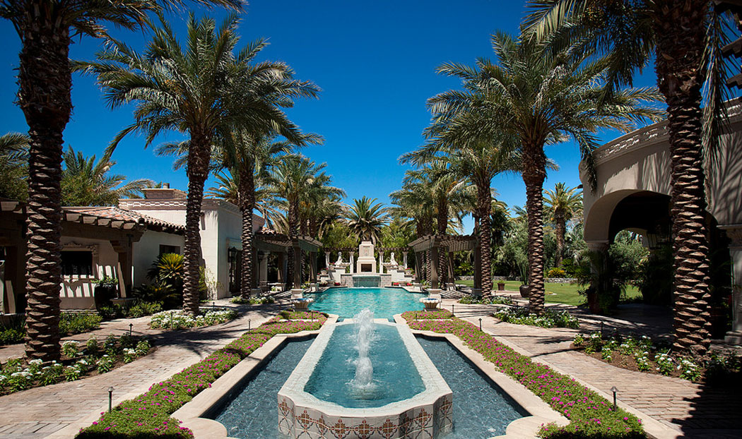 Piscine, fontaine & palmiers – une véritable escapade exotique dans une belle maison proche de la ville outdoor exotique maison de luxe citadine