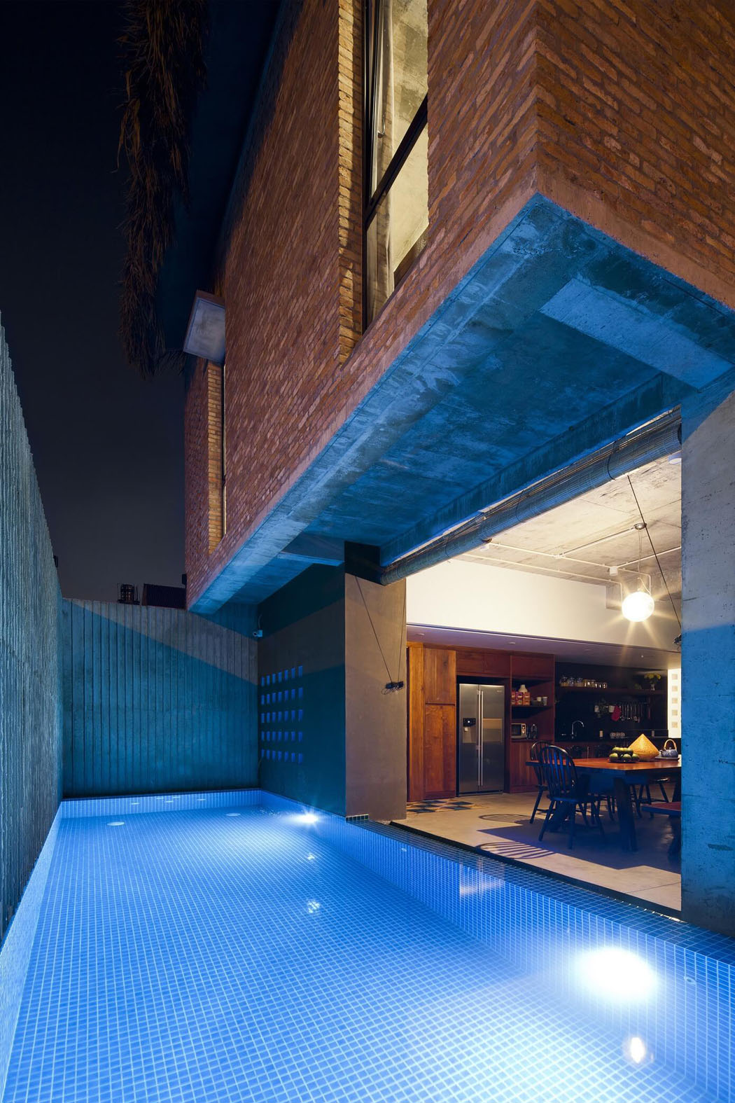 petite piscine pavillon citadin exotique