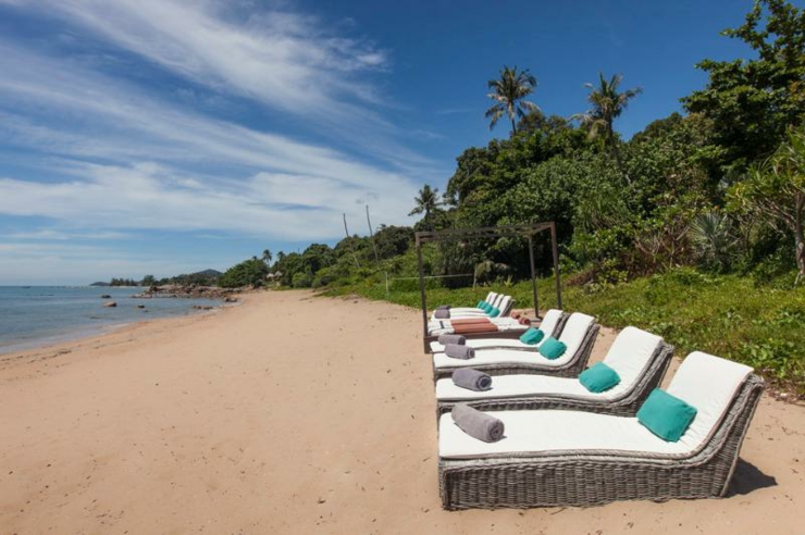 Bains de soleil sur la plage exotique toute proche plage sable blanc paradis villa exotique