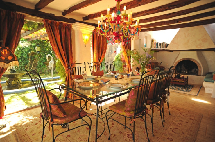 Salle à manger avec cheminée et déco rustique salle à manger rustique villa ibiza