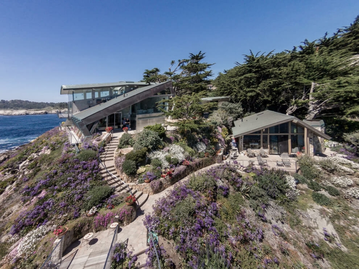 Cette propriété de luxe à l’architecture moderne perchée sur la colline maison d'architecte luxe