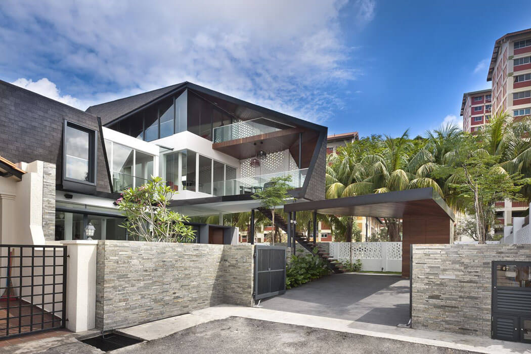 Originale et créative, voici l’’entrée depuis la rue de cette jolie demeure familiale projet rénovation maison jumelée semi-détachée