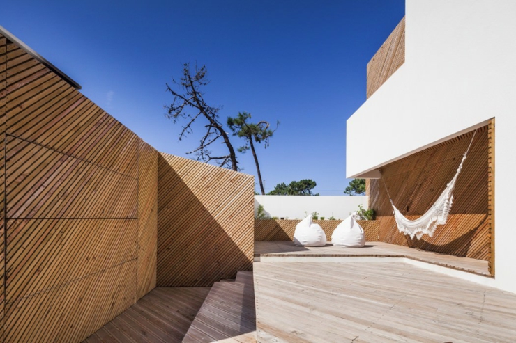 espace outdoor belle maison contemporaine