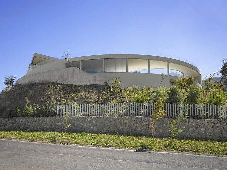 La maison d’architecte vue depuis la rue vue générale depuis la rue maison d'archi