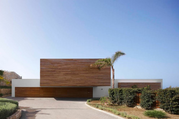La villa de vacances de luxe vue extérieure depuis la rue architecture moderne villa de vacances luxe