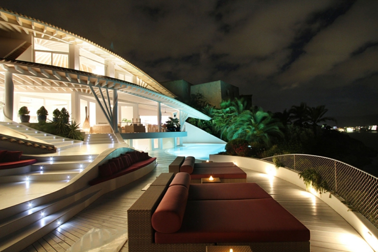 Grande terrasse illuminée d’une manière très agréable résidence secondaire de luxe cote