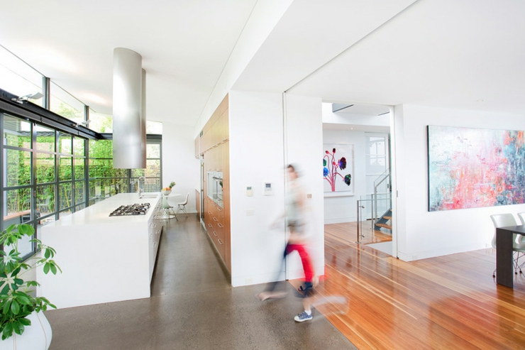 Espace ouvert de toute la pièce de vie principale finitions de luxe maison de charme citadine australienne sydney