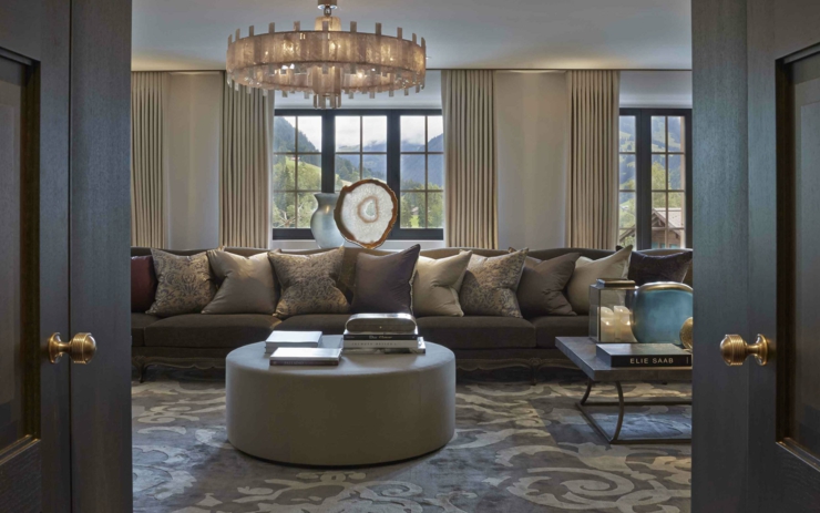 Grand canapé luxueux de résidence de haut standing séjour superbe au design bourgeois