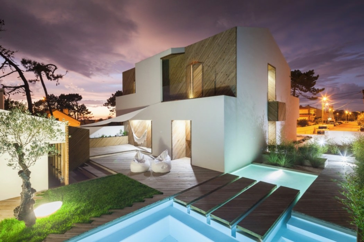 Cette belle maison d’architecte vue de nuit belle maison d'architecte