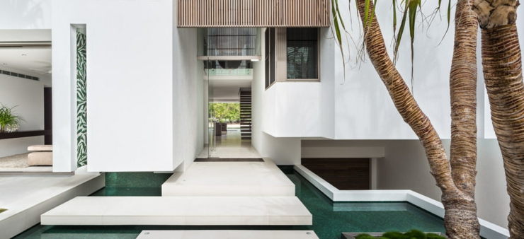 Intérieur contemporain design en blanc intérieur de la résidence de haut standing fontaine