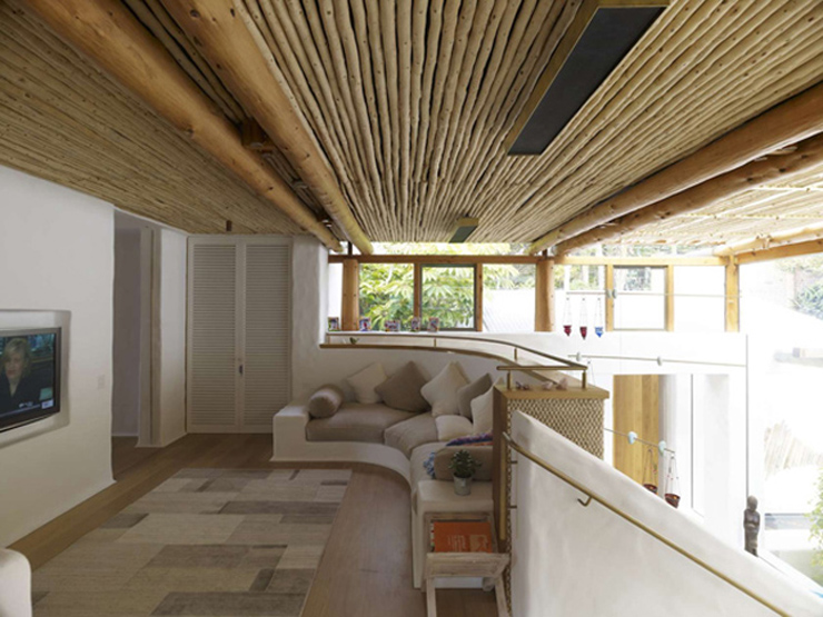 Le plafond en tiges de bambou non traités style vacancier plage exotique villa de luxe