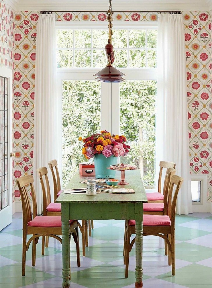 salle à manger retro intérieur éclectique maison de vacances
