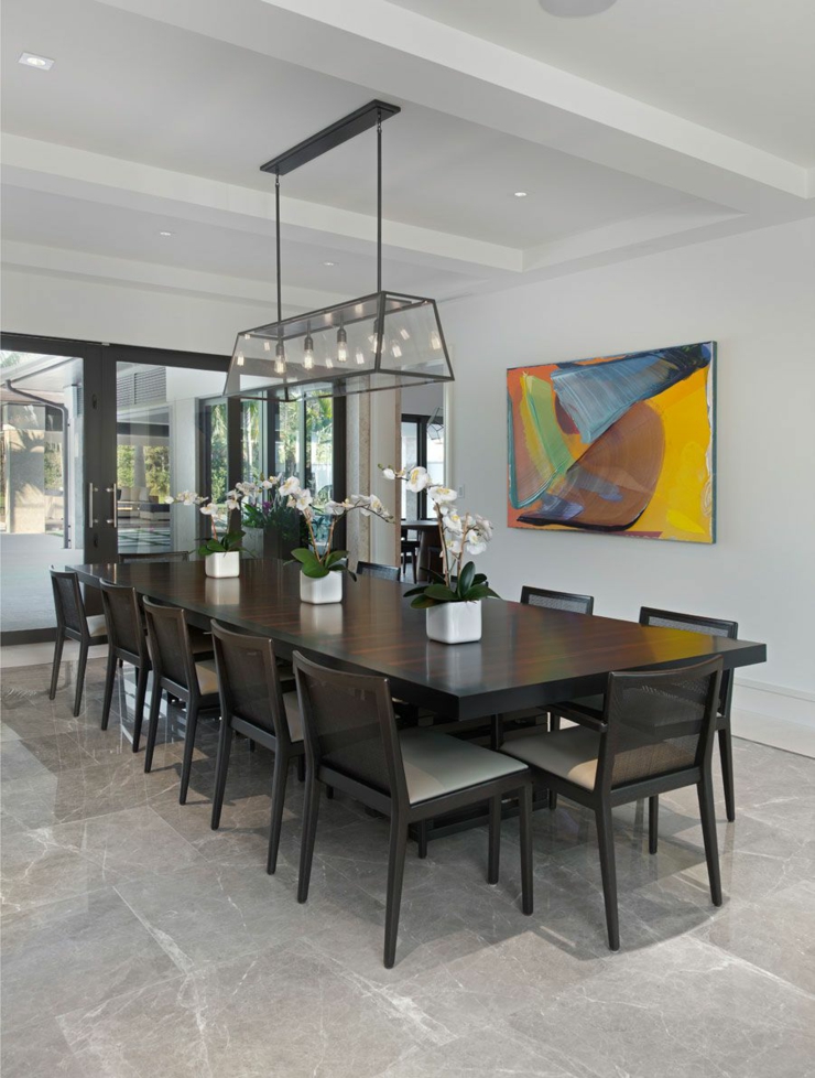 Grande salle à manger avec vue sur la piscine salle à manger maison de luxe