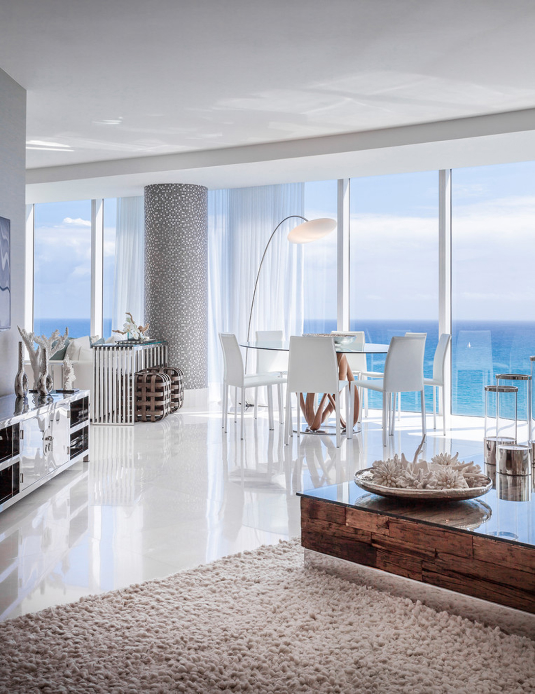 Façade transparente appartement vue sur mer