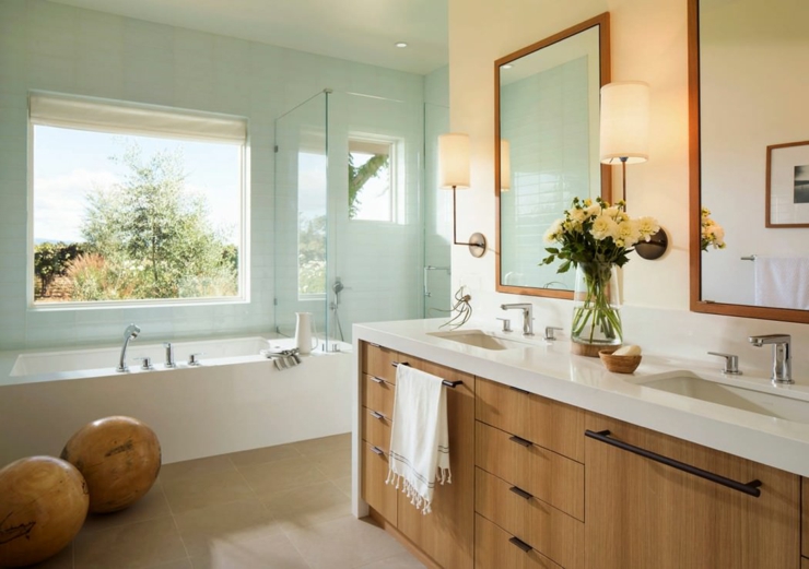 Salle de bains attenante avec baignoire et douche salle de bains baignoire rustique