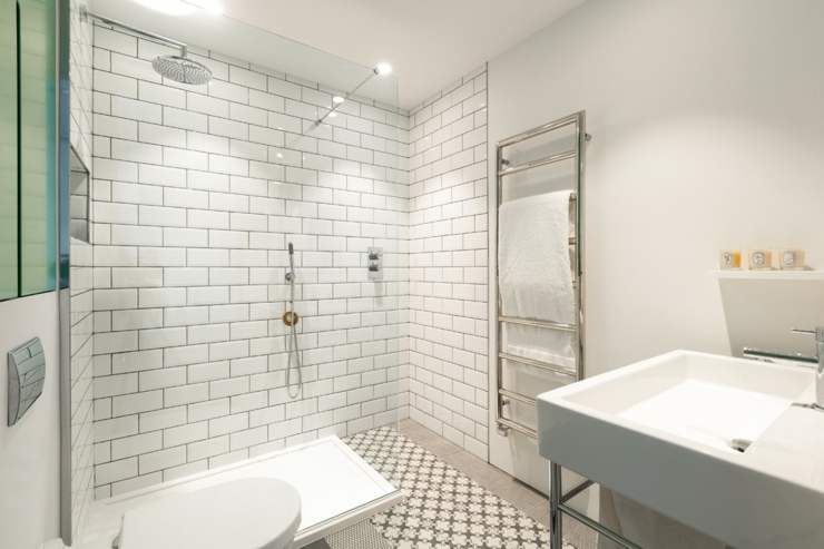 Carrelage vintage pour cette salle d’eau moderne carrelage mural metro retro