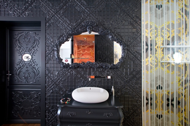 Mur en gris anthracite et mobilier de design luxueux salle de bain designer intérieur architecte