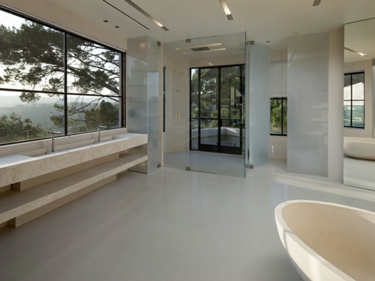 espace imposant impressionnant de cette maison de luxe bel air californie