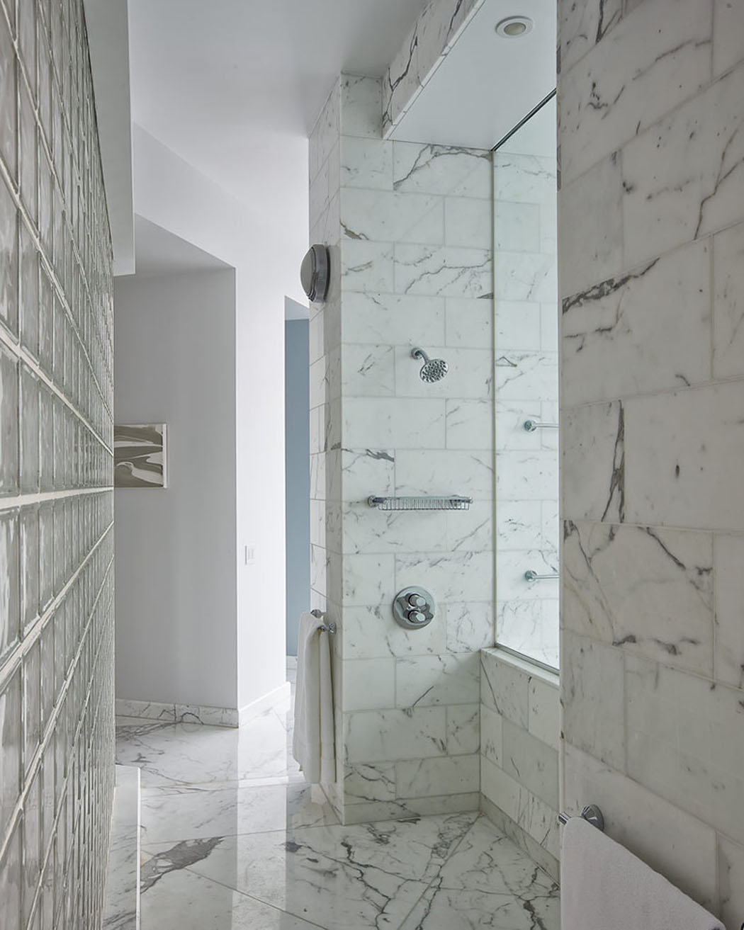 douche avec vue marbre blanc