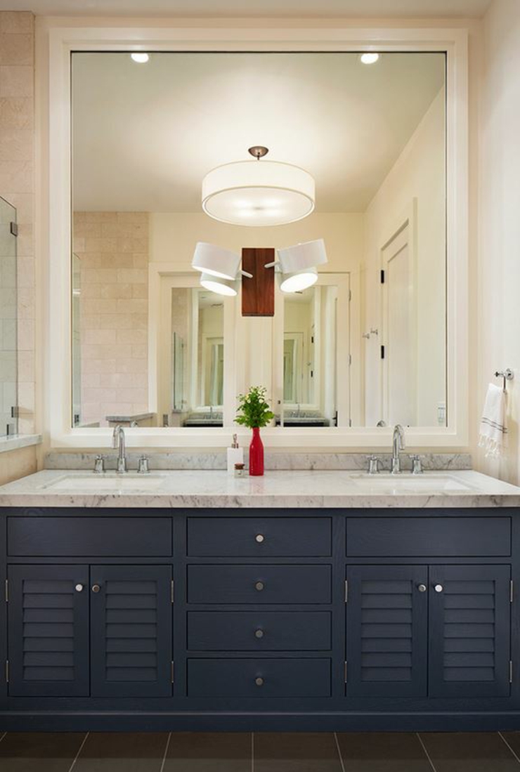 Salle de bains en marbre de cette belle demeure agricole salle de bain marbre lavabo double