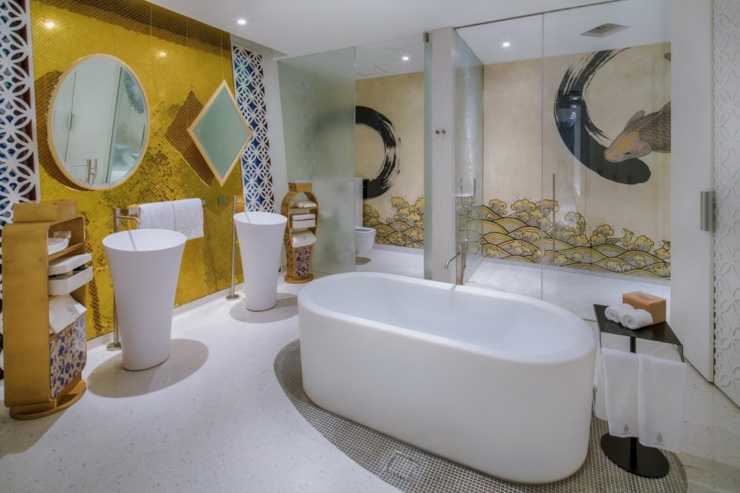 Salle de bains à la décoration inspirée par la culture locale salle de bain baignoire luxe oriental