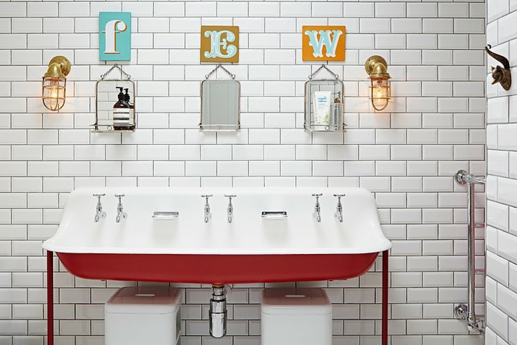 Salle de bains amusante aux carrelages rétro inspiration éclectique retro salle de bain