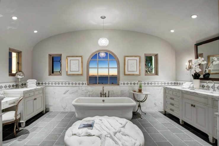 Superbe salle de bains au design en marbre blanc salle de bains au design luxe marbre blanc