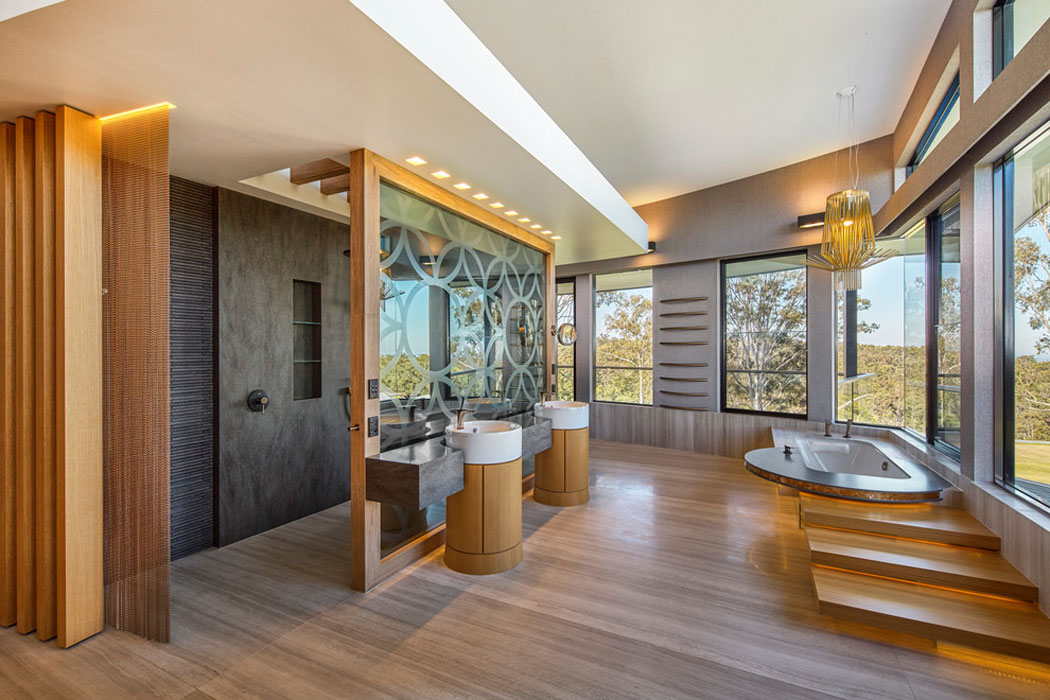 La salle de bains privative est presqu’aussi grande que la chambre à coucher salle de bains chambre principale maison australienne de luxe