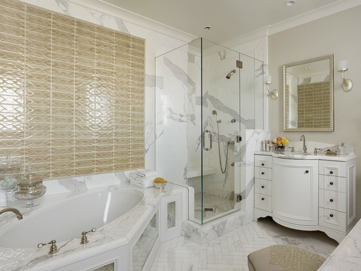 Superbe salle de bains aménagée avec du marbre blanc salle de bains design marbre blanc