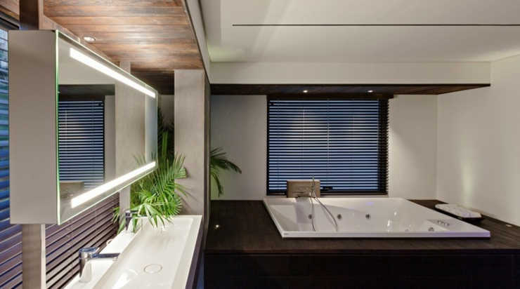 Salle de bains au design moderne et luxueux salle de bains design moderne baignoire