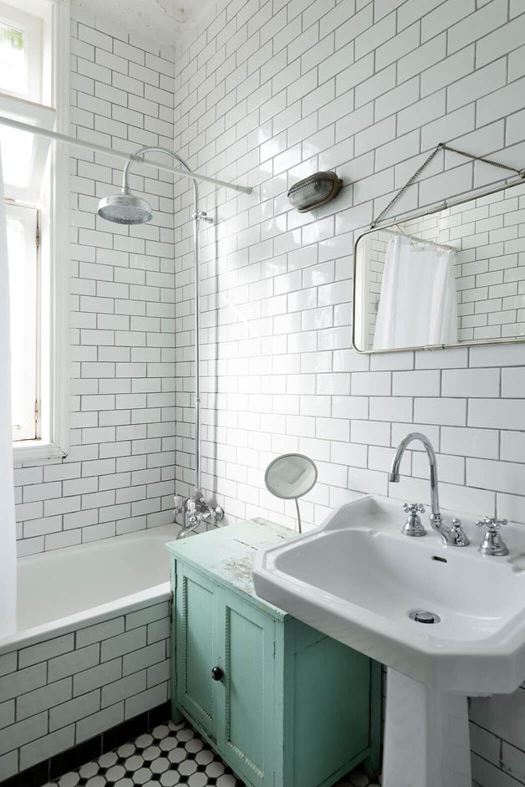 salle de bain carrelage de métro rétro design