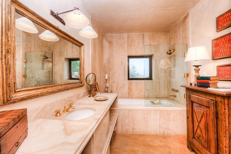 Salle de bains avec du bois rustique et marbre salle de bain design luxe marbre