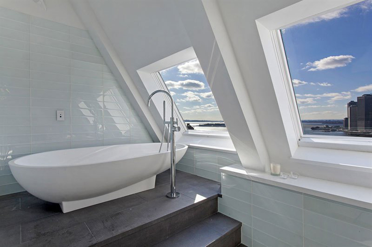 salle de bains en marbre avec vue