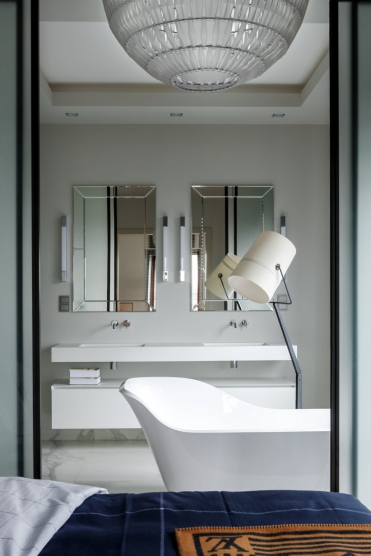 Salle de bains attenante à la chambre aménagée dans un style épurée intérieur appartement moderne