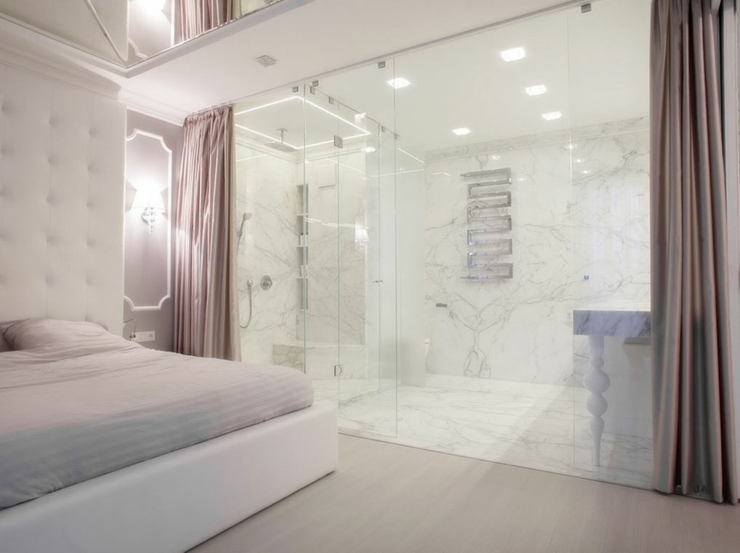 Salle de bains transparente « intégrée » dans la chambre salle de bain transparente marbre blanc